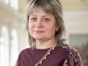 К 60-летию И.С. Юхновой, доктора филологических наук (по документам личного фонда Р-184)